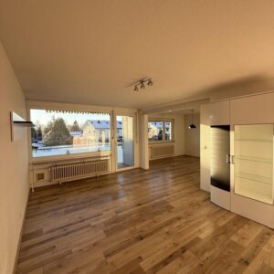 2,5 Zimmer Wohnung mit Balkon & Garten