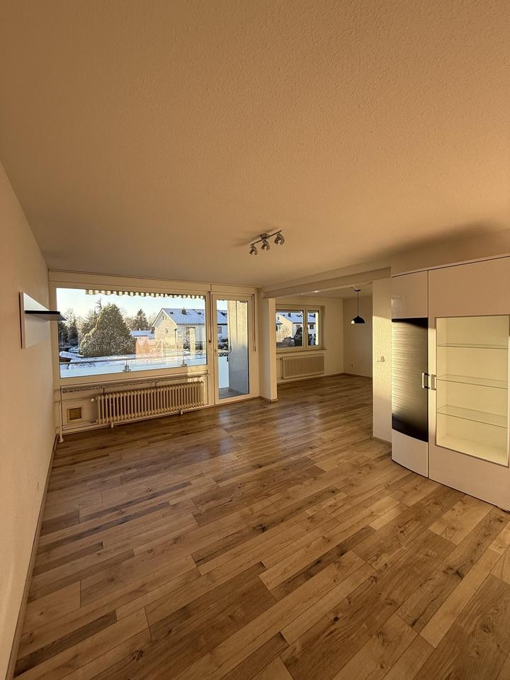 2,5 Zimmer Wohnung mit Balkon & Garten