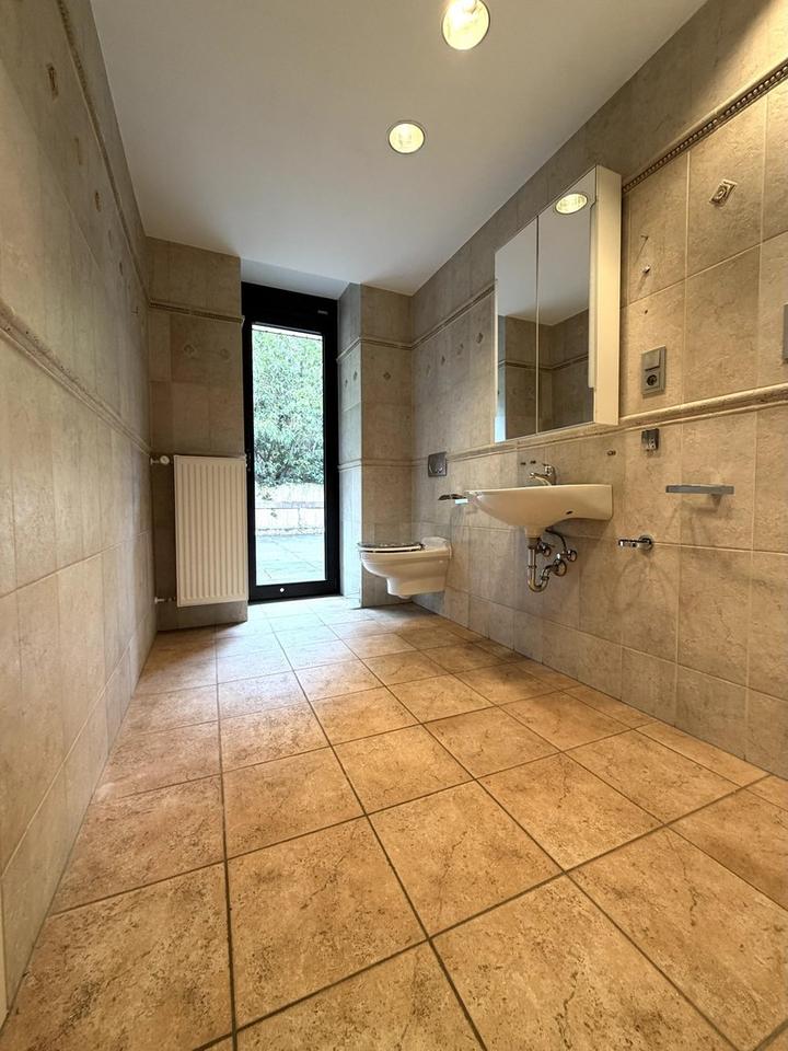 Modernes, großes, vielseitiges Haus inkl. Garage * in Kordel – Bild 8