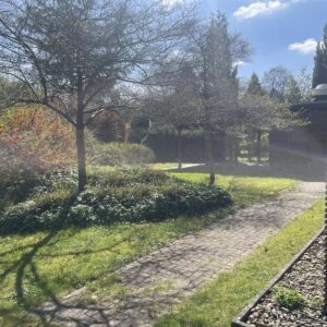 Großzügiges Grundstück in attraktiver Grünlage mit Altbestand zum Verwirklichen