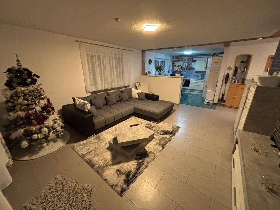 Gepflegte 4-Zimmer-Wohnung inkl. Terrasse und Balkon – Bild 2