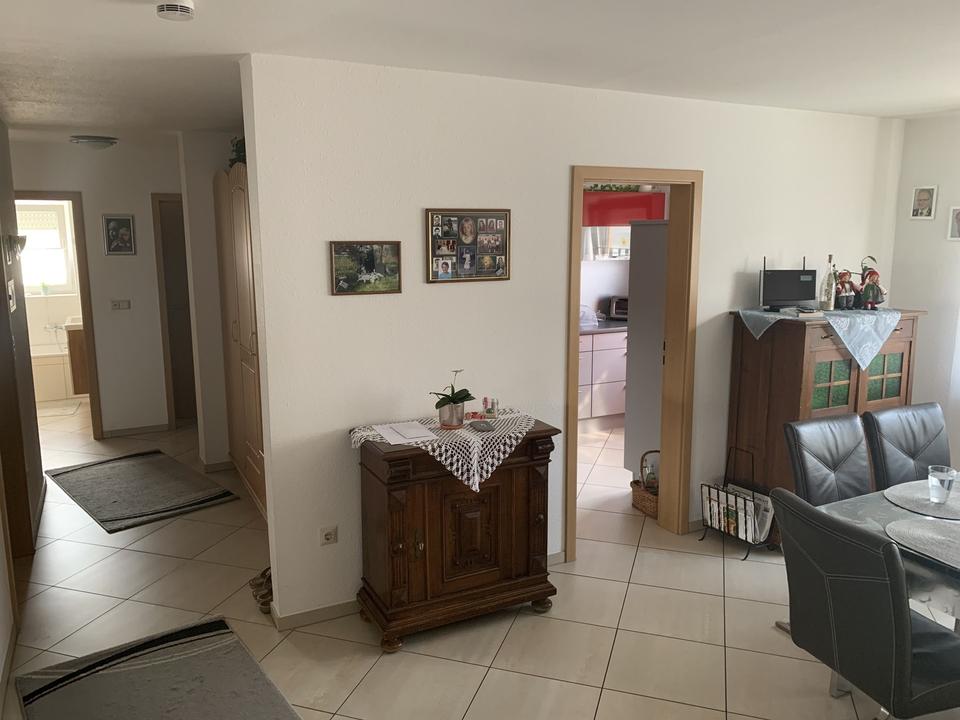 Großzügige 4-Zimmer-Wohnung (ca. 104 m² Wfl., Einbauküche) in ruhiger, zentraler Lage von Lichtenau! – Bild 3