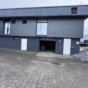 Gewerbehalle mit Rolltor in Seelscheid Gewerbegebiet