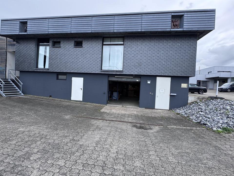 Gewerbehalle mit Rolltor in Seelscheid Gewerbegebiet