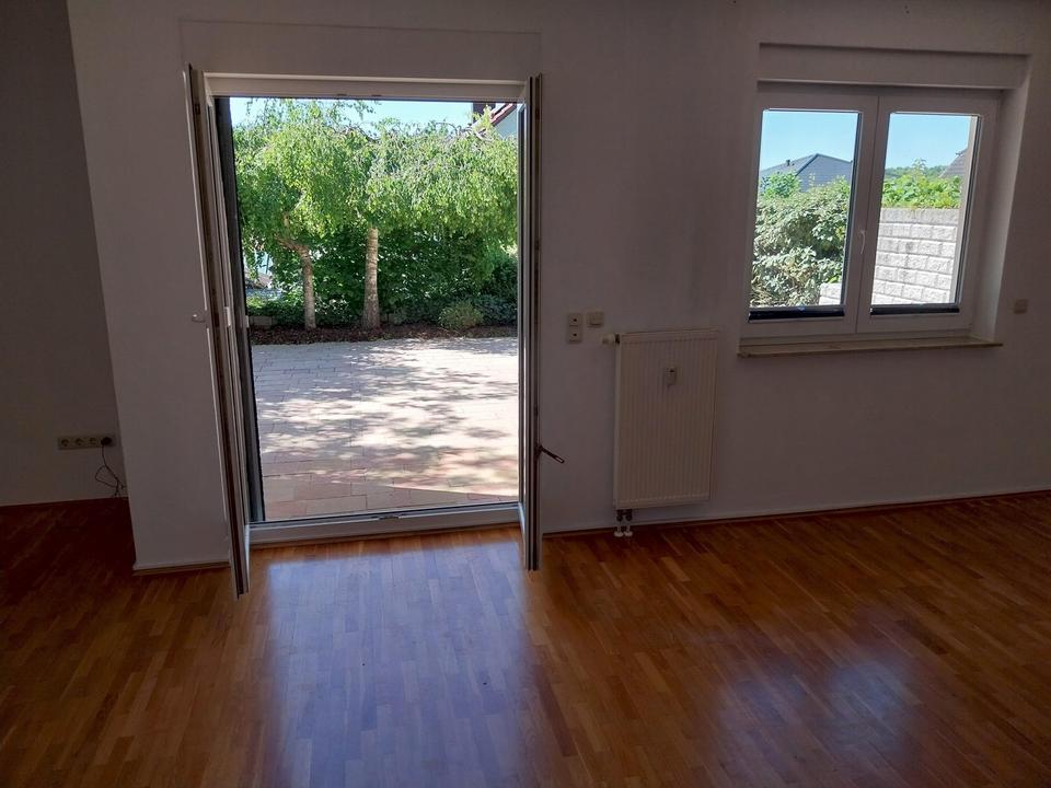 3-Zimmer Erdgeschosswohnung in Volkach Kirchberg ruhige Lage Garten – Bild 2