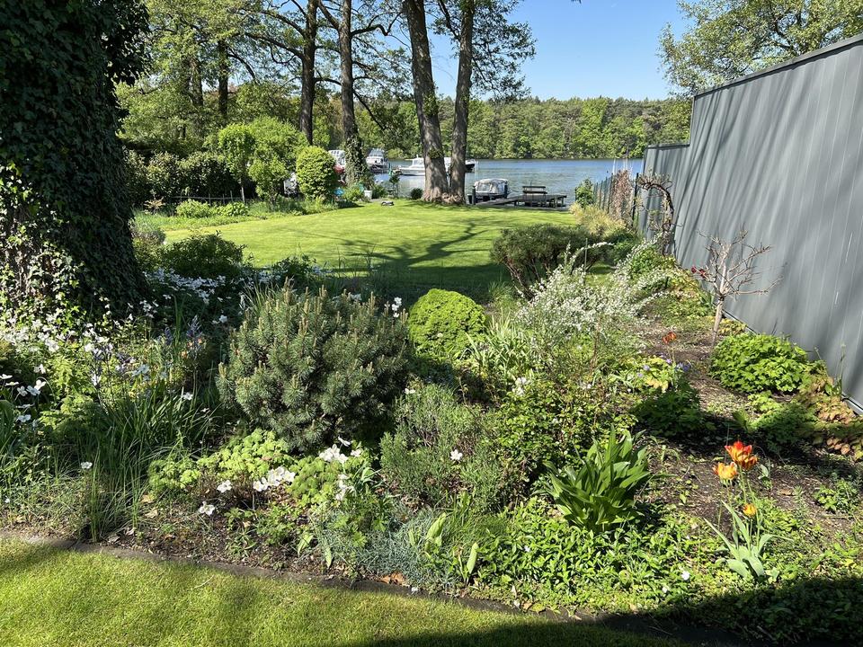 gepflegte Villa mit eig. Seezugang, Steg, Gästehaus, Sauna, Designmobiliar nahe Berlin – Bild 11