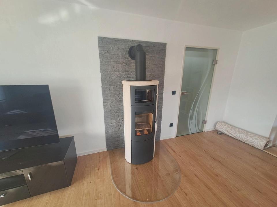 Charmante 4-Zimmer-Wohnung mit separater Wohnküche und zwei Bädern in Rosenheim zu verkaufen – Bild 3