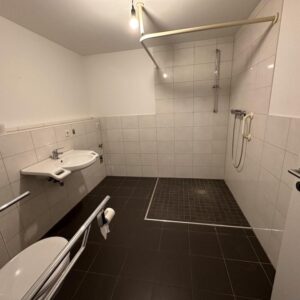 Hachenburg: Rollstuhlgerechte Wohnung mit Balkon und Stellplatz