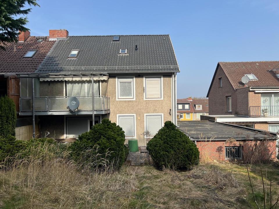 Charmante Doppelhaushälfte - 3 Wohneinheiten in Wolfsburg-Laagberg zu verkaufen