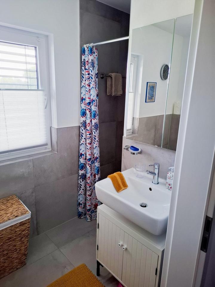 Moderne große Maisonettewohnung mit umlaufender Dachterrasse und zwei Balkonen – Bild 15