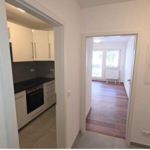 Weststadt-Unicorn: Einziehen statt renovieren – 2-Zi + TG & neue EBK, WG-Option