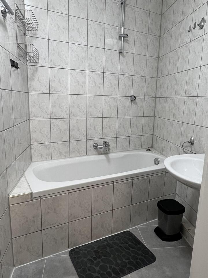 4 freie WG-Zimmer, frisch renoviert und neu möbliert in zentraler Lage am Plärrer – Bild 9