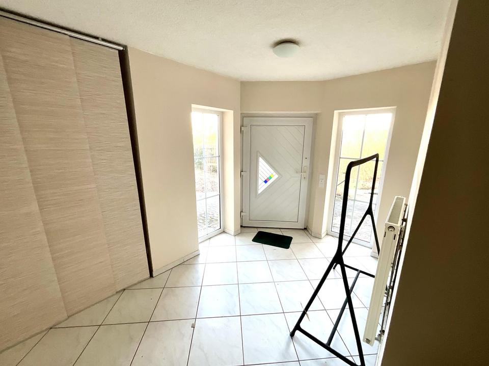 Großzügiges Ein- bis Zweifamilienhaus mt 8.197 qm Grund, PV-Anlage, Wald und Panoramablick – Bild 28