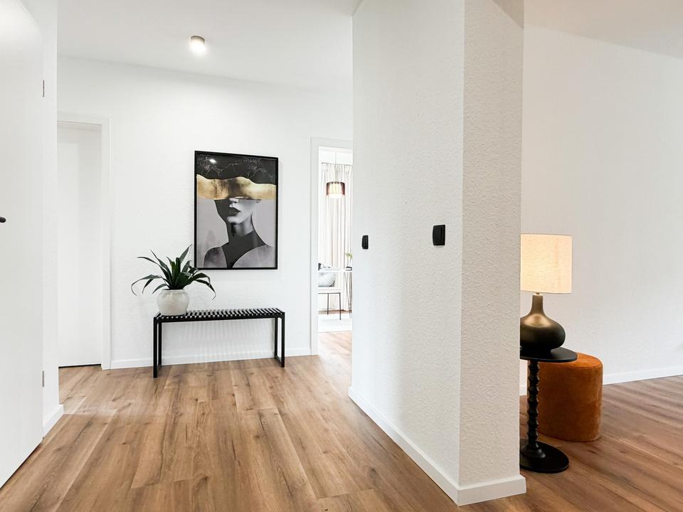 *NEU & PROVISIONSFREI* Top sanierte 4 Zimmer mit Garage und Stellplatz – Bild 9