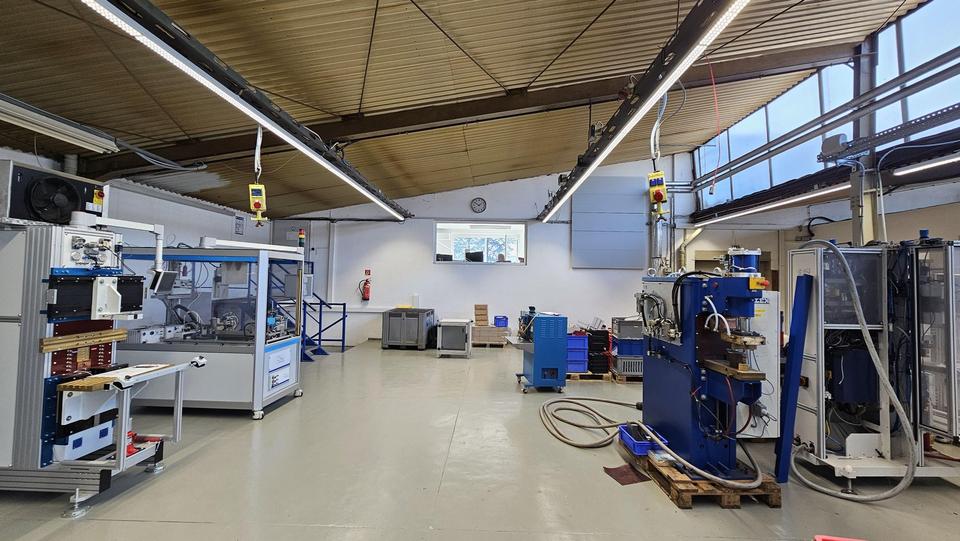 Firmenhalle / Industriehalle mit Bürotrakt – Bild 7