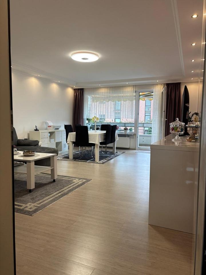 Provisionsfrei: Helle 3-Zimmer-Wohnung (75qm) mit Südbalkon in Kaarst Mitte