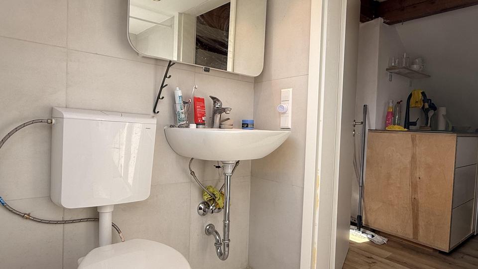 Vermietete DG-Wohnung mit 7,2 % Rendite — renoviert (inkl. Elektrik), Energieklasse B, prov.frei – Bild 10