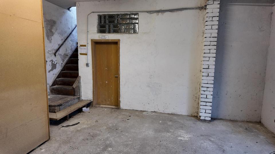 Atelier oder Lager direkt am Gartenfeldplatz mit großer Terrasse – Bild 4