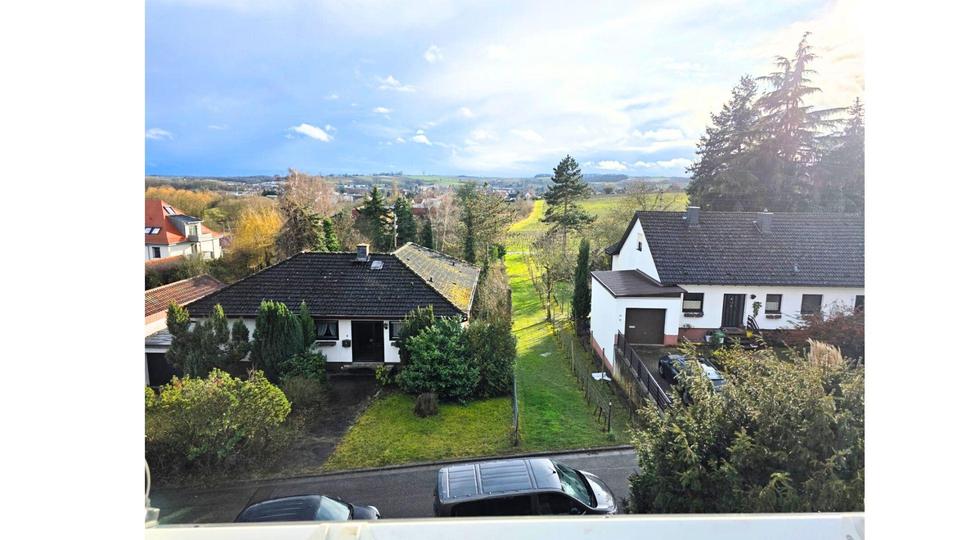 Weintor-Unicorn: 102m² Panorama | Haus-Charakter | 2 Bäder + Balkone | 66cm Wand | Garage – Bild 2