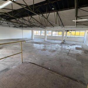 Provisionsfrei und bezugsfertig: Helle Gewerbehalle nach Sanierung