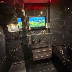 Erstbezug nach Sanierung. Neuwertige 4 ZKB Maisonettewohnung, Kochinsel, 2 Bäder, gute Lage in HH