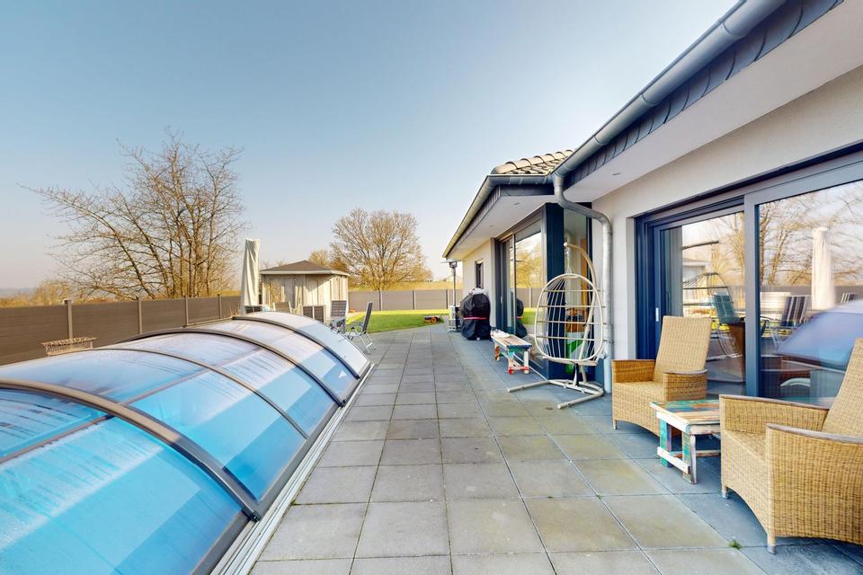 Barrierearmer Bungalow mit 7 Zimmern, KNX-System, Pool und hochwertigster Ausstattung – Bild 2