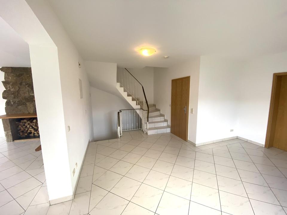 DHH ca. 170 qm Wohnfläche Balkon Carport Stellfläche Garten – Bild 8