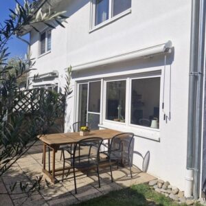 Moderne Doppelhaushälfte in ruhiger, zentraler Lage