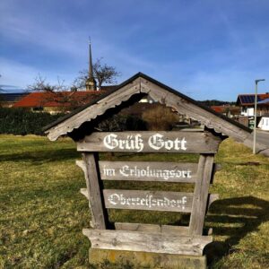 Wohlfühlen im Rupertiwinkel - Zweifamilienhaus zwischen Salzburg und Chiemsee mit großem Garten