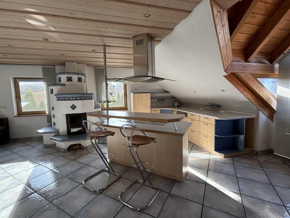 Charmante 3-Zi.-Whg. im DG mit offener Küche, Kachelofen, Carport – Bild 7