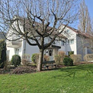 Sehr gepflegtes 4-Familien-Wohnhaus mit großem Gartengrundstück in Top Wohnlage von CR