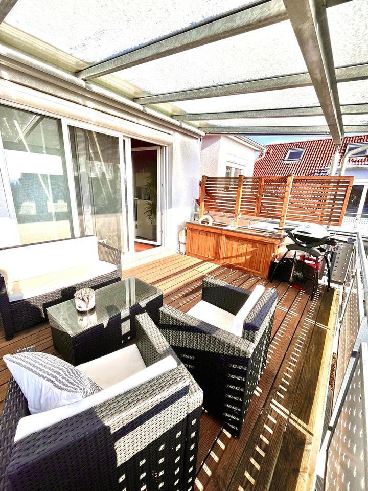 Möblierte 4,5-Zi.-Dachmaisonette mit Galerie, großem Balkon, TG & E-Ladestation – Bild 6