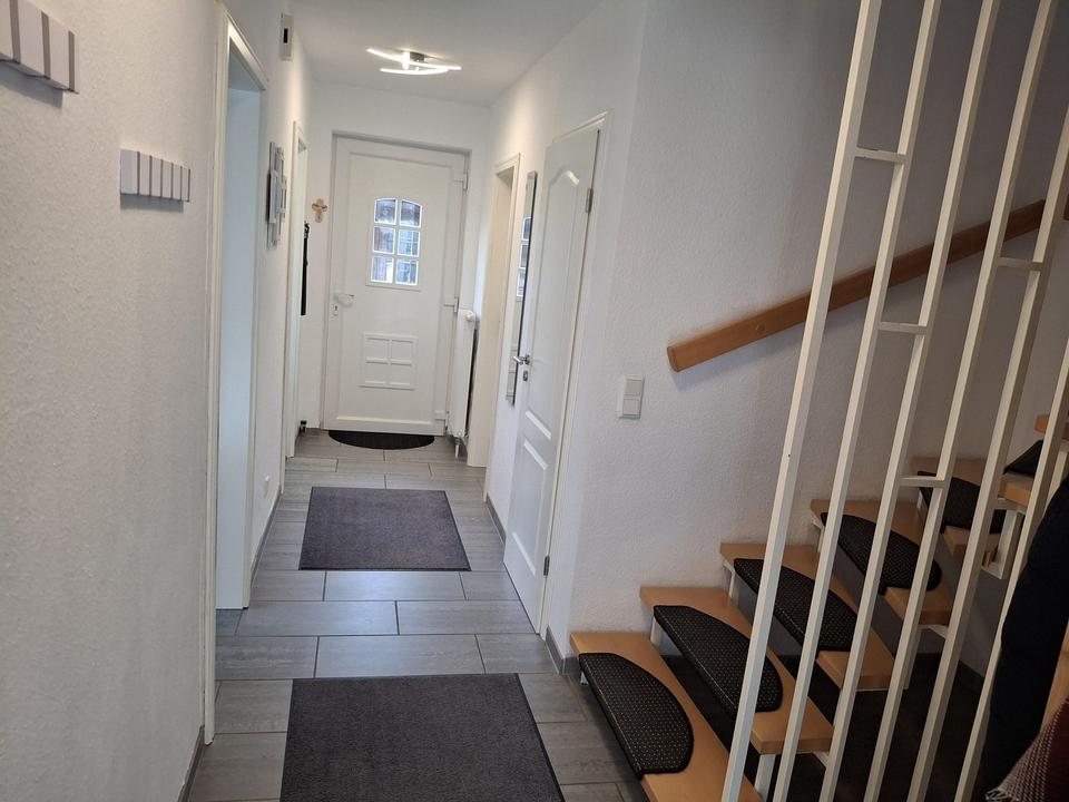 Nahe Ostsee: Gepflegte Doppelhaushälfte mit Kamin, Sauna und Doppelcarport – Bild 7