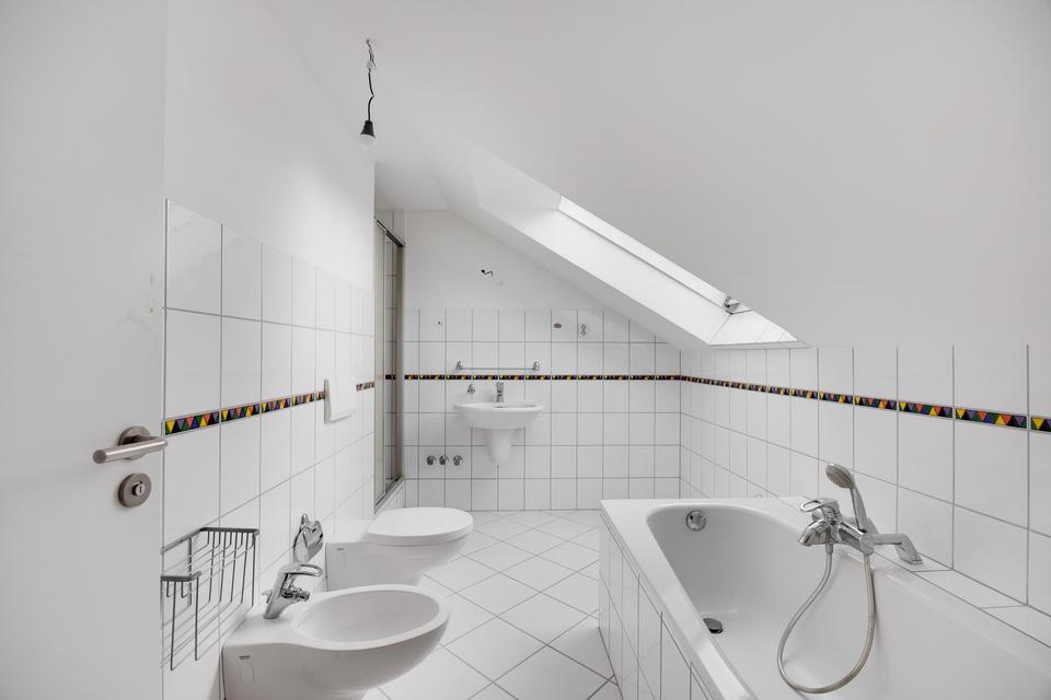 Großzügiges Einfamilienhaus mit 385 m² Wohnfläche und großem Grundstück in Halver – Bild 17