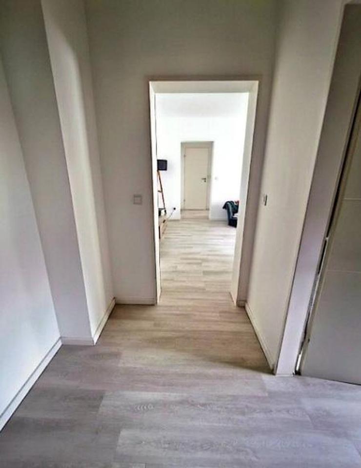 2-Zimmer-Wohnung mit Balkon u. guter Verkehrsanbindung – Bild 2