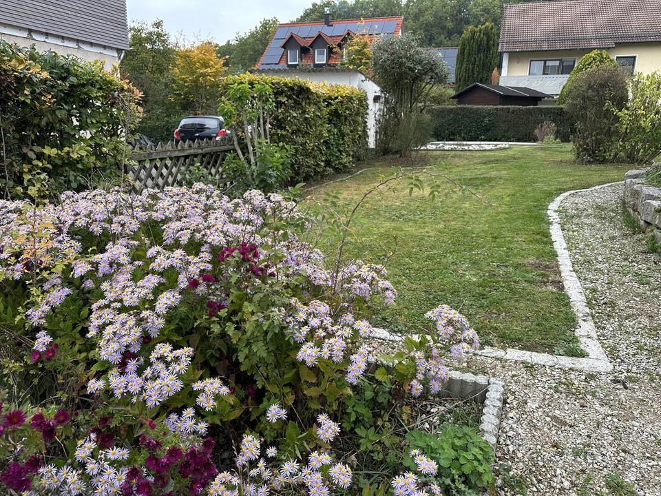 Geräumiges Einfamilienhaus mit schönem Naturgarten und Einzelgarage – Bild 31