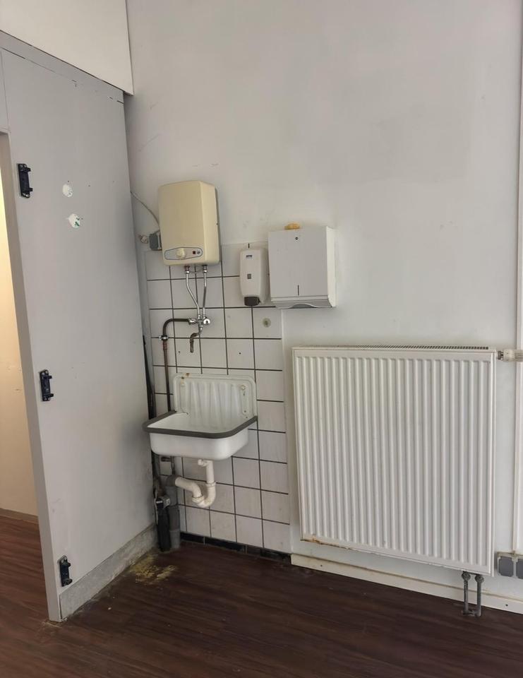 Lager mit Büro und Stellplätzen – Bild 10