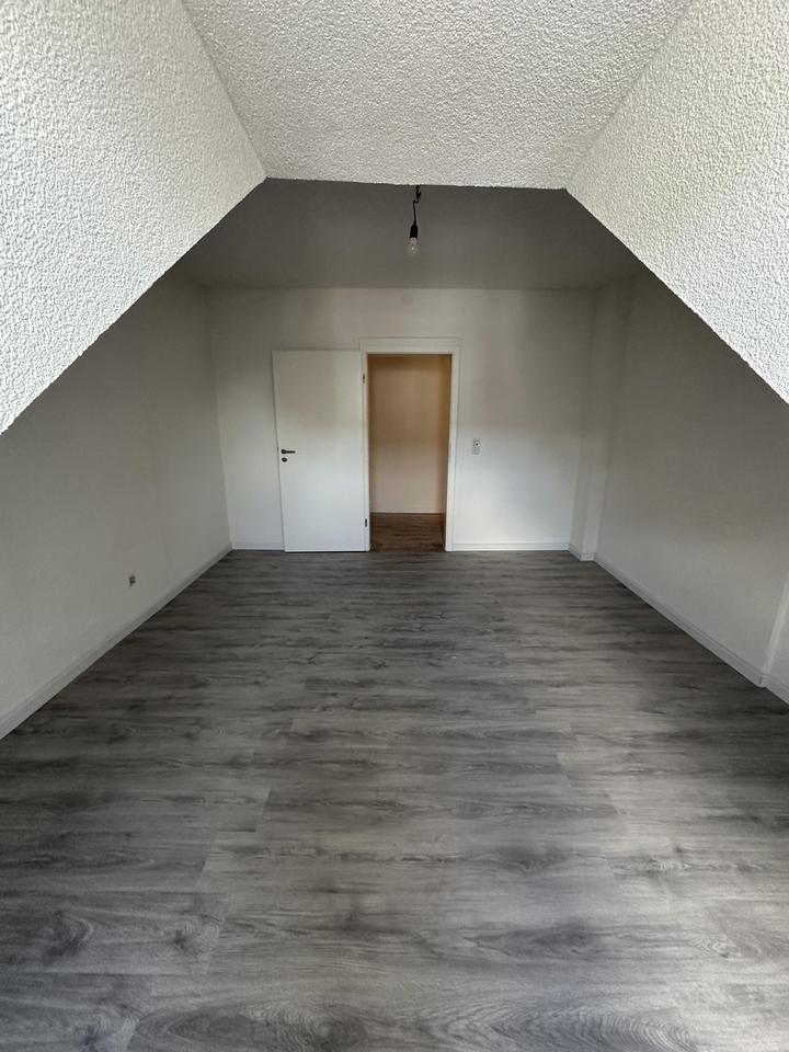 ** Frisch kernsanierte 5-Zimmer-Wohnung im Altbau Dachgeschoss ** – Bild 6