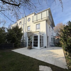 Exklusive Doppelhaushälfte - modern & ruhig