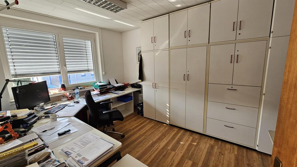 Firmenhalle / Industriehalle mit Bürotrakt – Bild 14