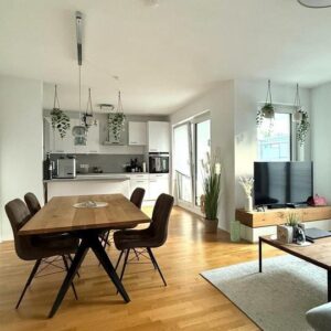 Exklusive 4-Zimmer-Wohnung mit 2 Balkonen & TG-Stellplatz in ruhiger Lage