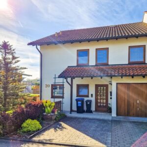 Großzügige, familienfreundliche Doppelhaushälfte mit Garage & sonnigem Garten