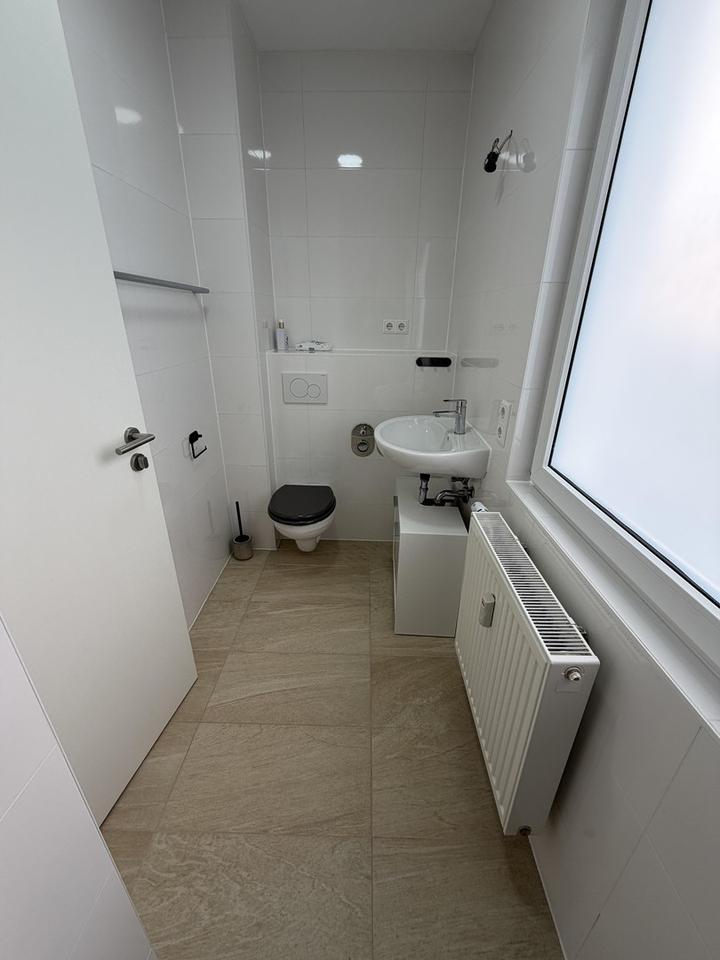 Helle freundliche 2 Zimmer Wohnung mit Einbauküche und Garten – Bild 4