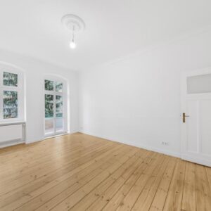 PROVISIONSFREI - Frisch sanierter Altbautraum mit Stuckdecken, Badewanne & Balkon (sofort einziehen)