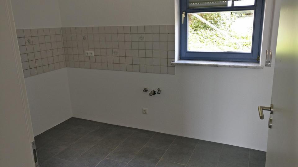 Charmante, Licht-durchflutete 3-Zimmer Maisonette-Wohnung mit großem Balkon und 2 Stellplätzen – Bild 6