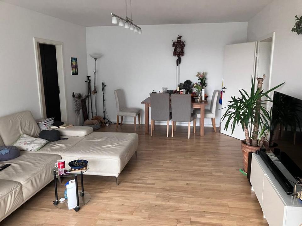 Helle 3-Zimmer-Wohnung mit großem Balkon und traumhaftem Taunusblick – Bild 3