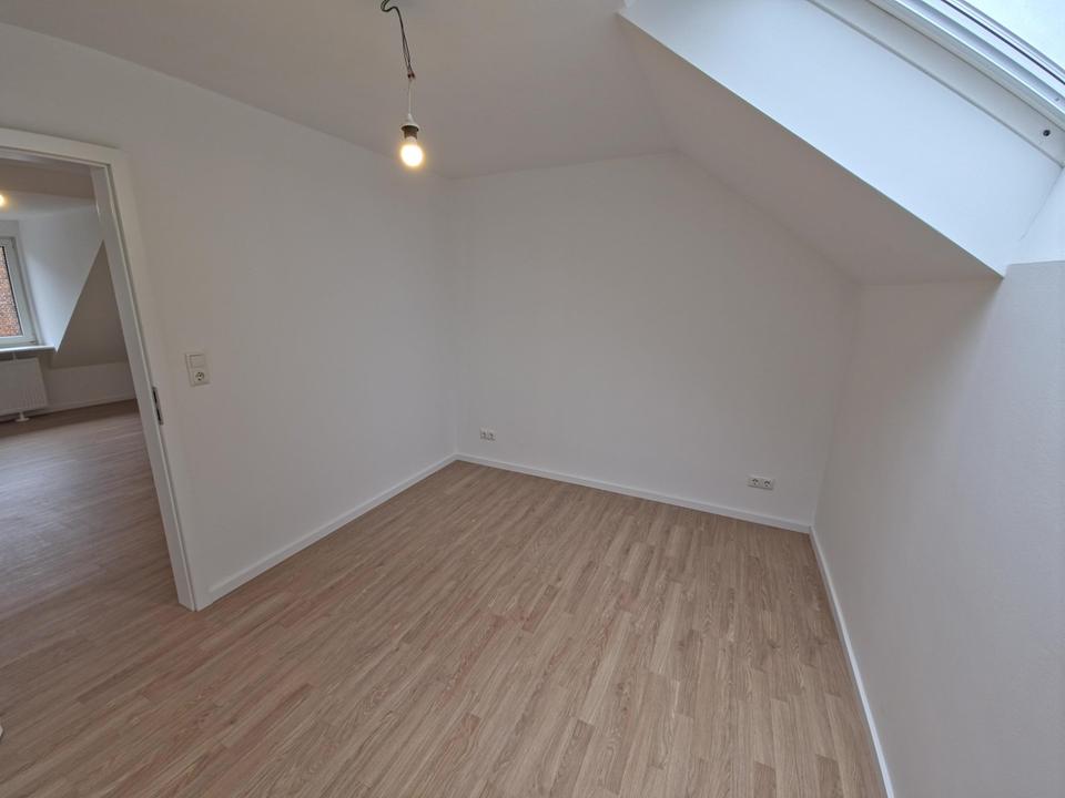 Hochwertig kernsanierte Dachgeschosswohnung mit Südbalkon – moderner Wohnkomfort auf ca. 55,4 m² – Bild 13