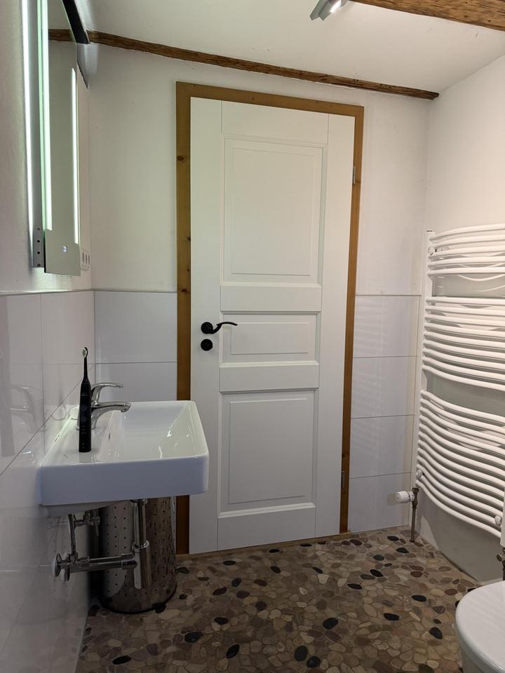 Haus mit zwei Wohneinheiten und einem separaten großen Garten – Bild 7