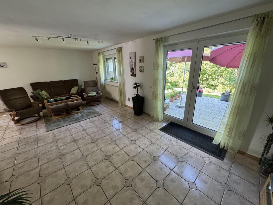 Platz für die ganze Familie! Traumhafte Doppelhaushälfte mit Blick ins Grüne – Bild 8