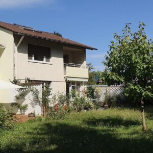 DHH mit großem Garten in Freiburg St. Georgen